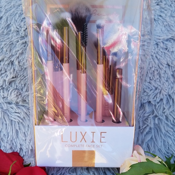 Luxie Other - LUXIE COMPLETE FACE SET MAKEUP BRUSH NWT